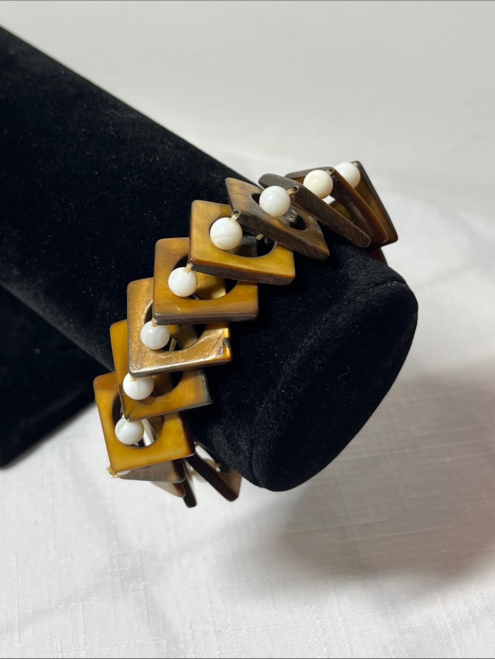 Vintage stretch bracelet
square links in amber tones and white bead accents